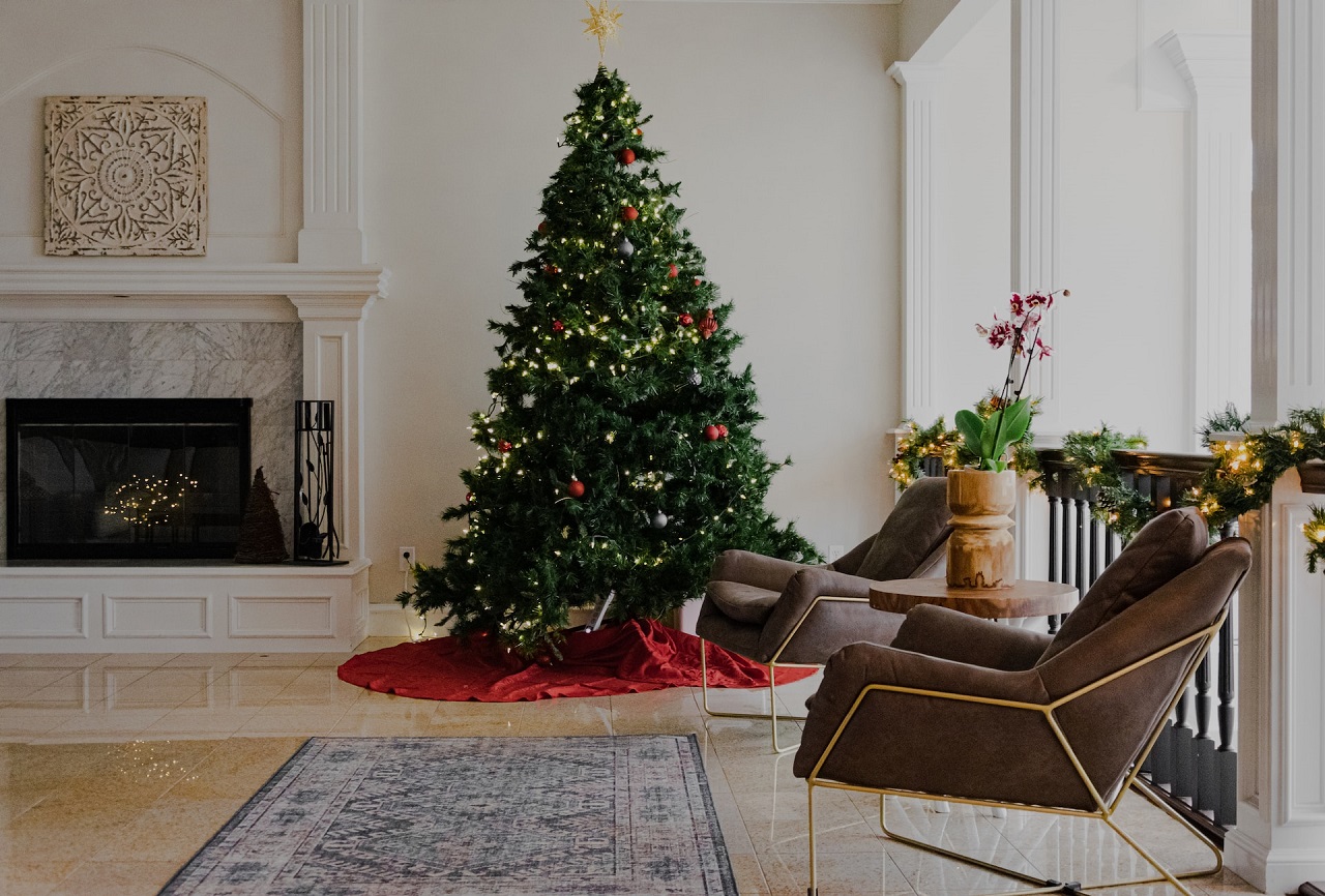 Aprende cómo decorar un árbol de Navidad de manera creativa y lucirte esta temporada